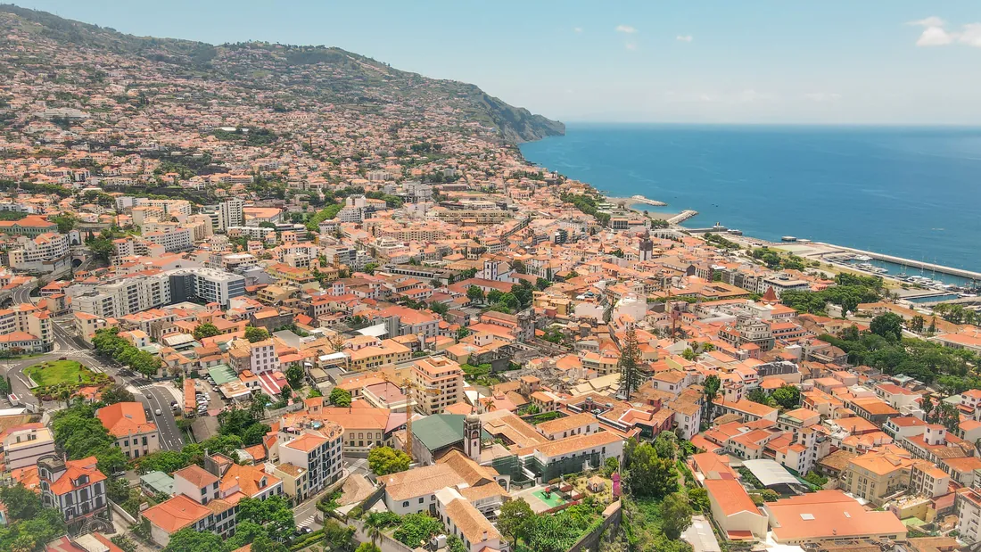 Vista aérea do Funchal, na Madeira